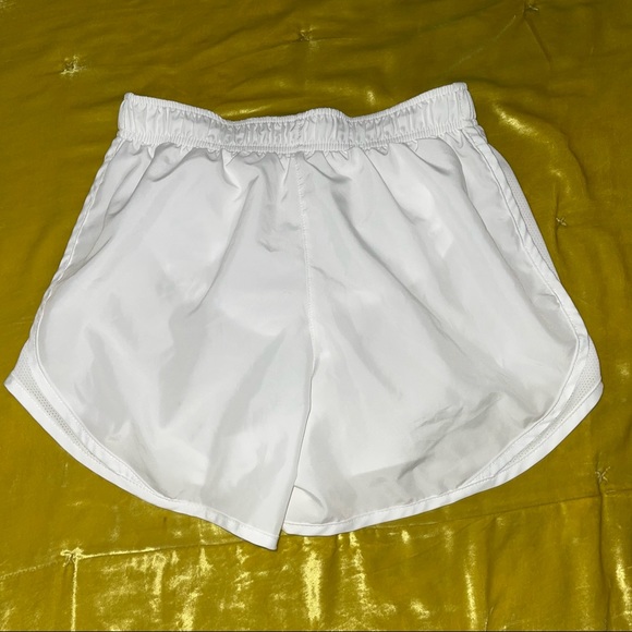 size xs white nike shorts - Picture 3 of 3